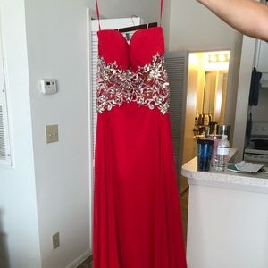 Wore this dress to prom few years ago.